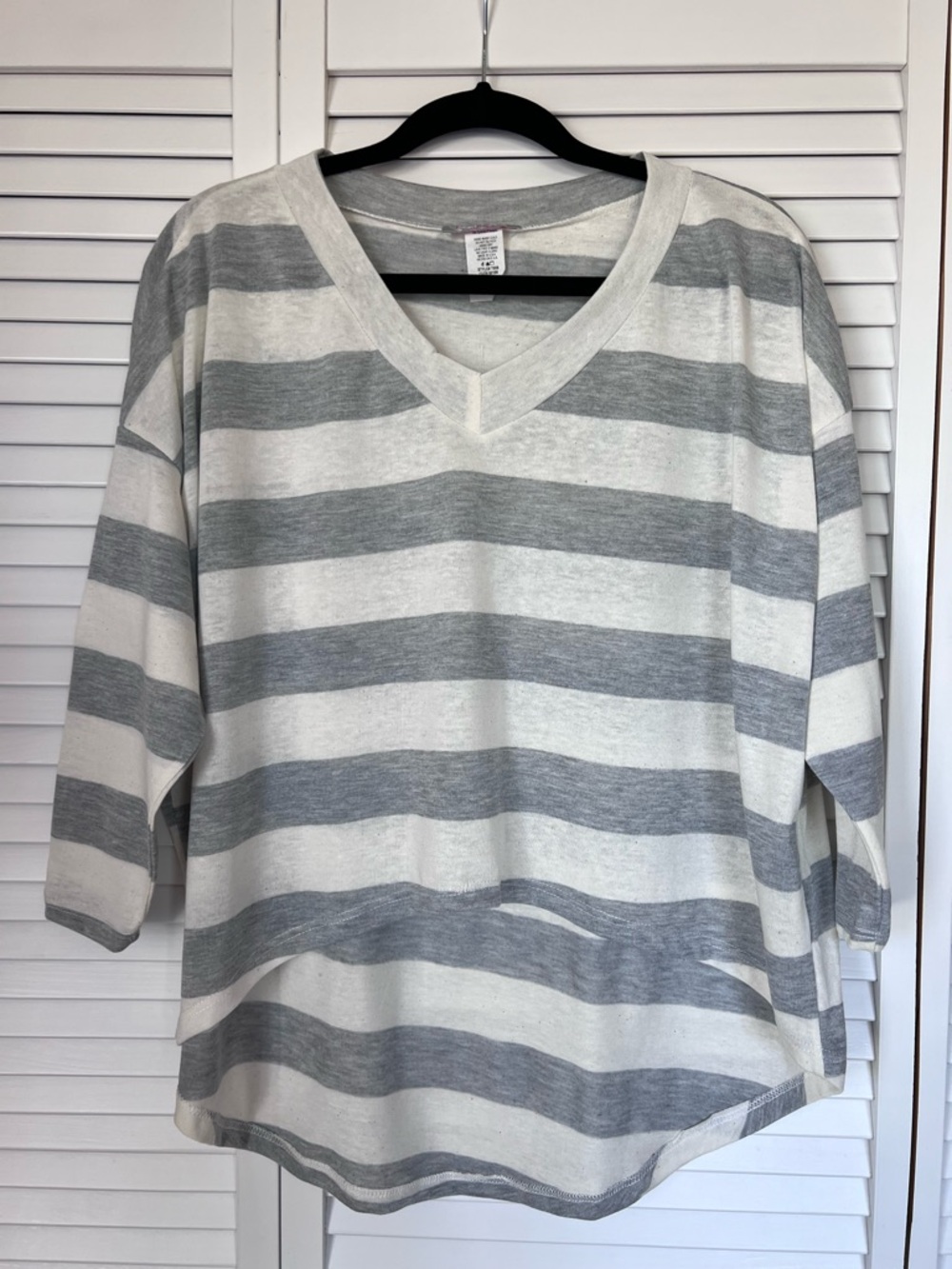 Free with over 40$ Purchase Striped V-Neck 3/4 Sleeve Tee Gray & White Size: XL